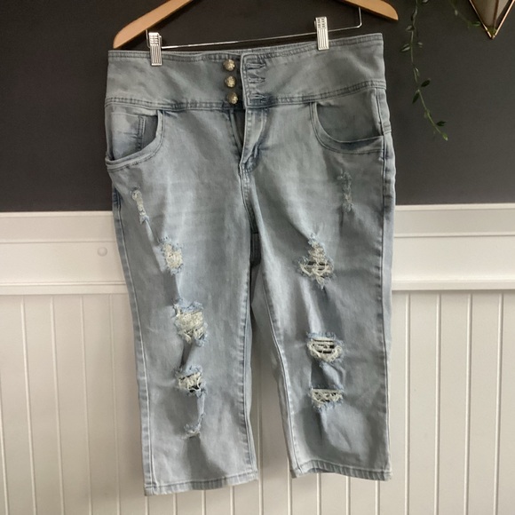 Hybrid 3-button Distressed Capris - Picture 2 of 7